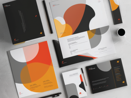 Mockup de identidad corporativa aplicada a productos